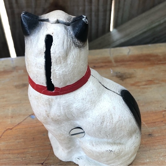 Vintage Cast Iron White & Black Cat Collectible Penny Bank with Red Bow on Neck - Picture 4 of 6